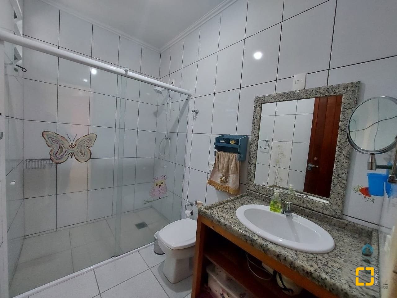 Casa com 131m², 2 quartos (sendo 1 suíte), 2 garagens, no bairro São João do Rio Vermelho em Florianópolis