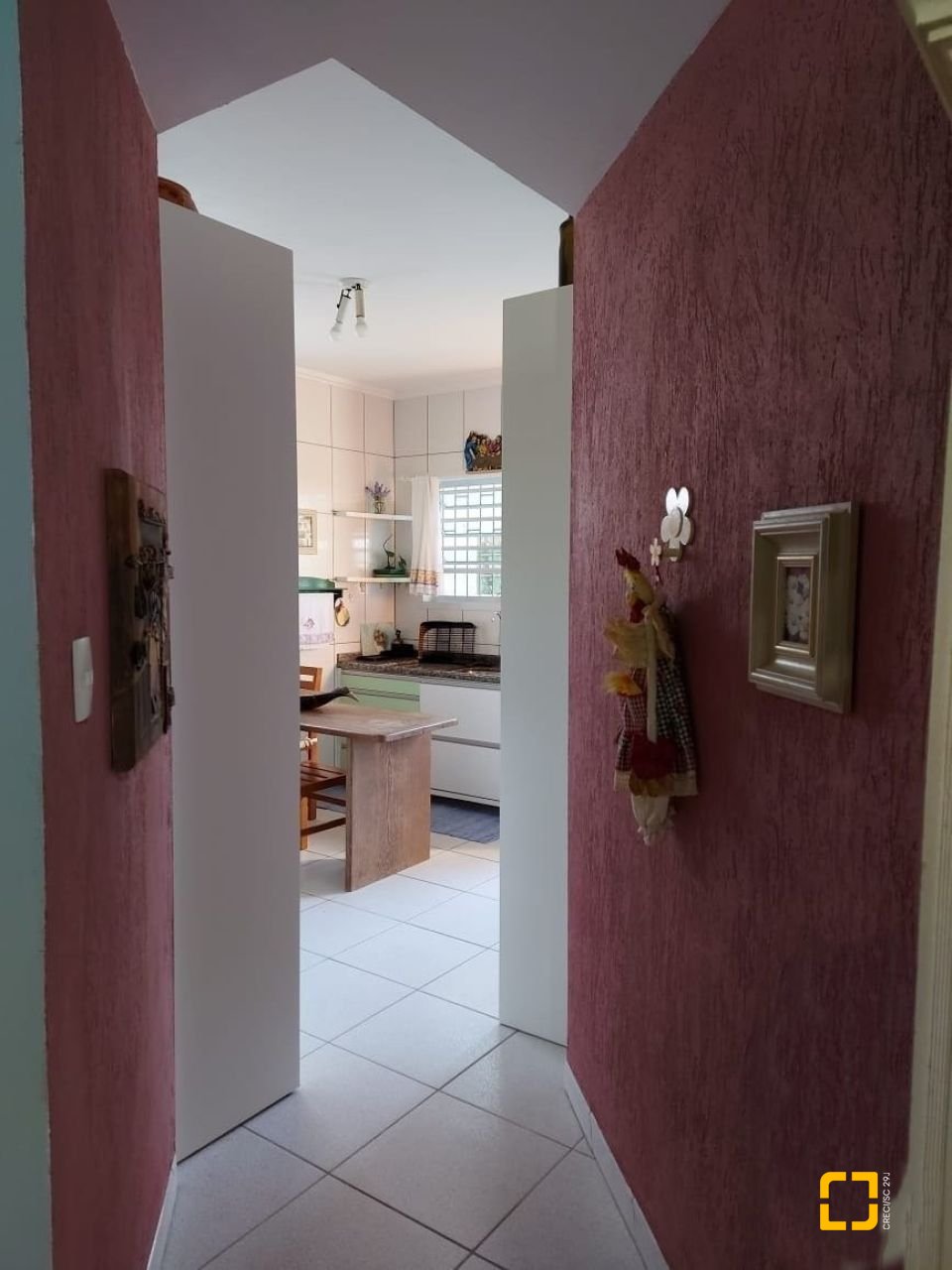 Casa com 131m², 2 quartos (sendo 1 suíte), 2 garagens, no bairro São João do Rio Vermelho em Florianópolis