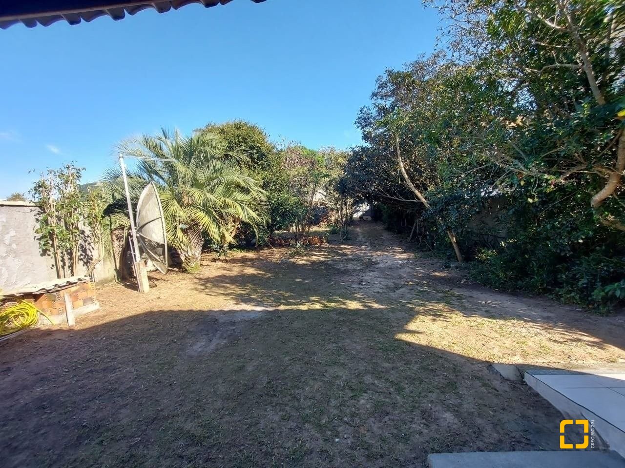Casa com 131m², 2 quartos (sendo 1 suíte), 2 garagens, no bairro São João do Rio Vermelho em Florianópolis