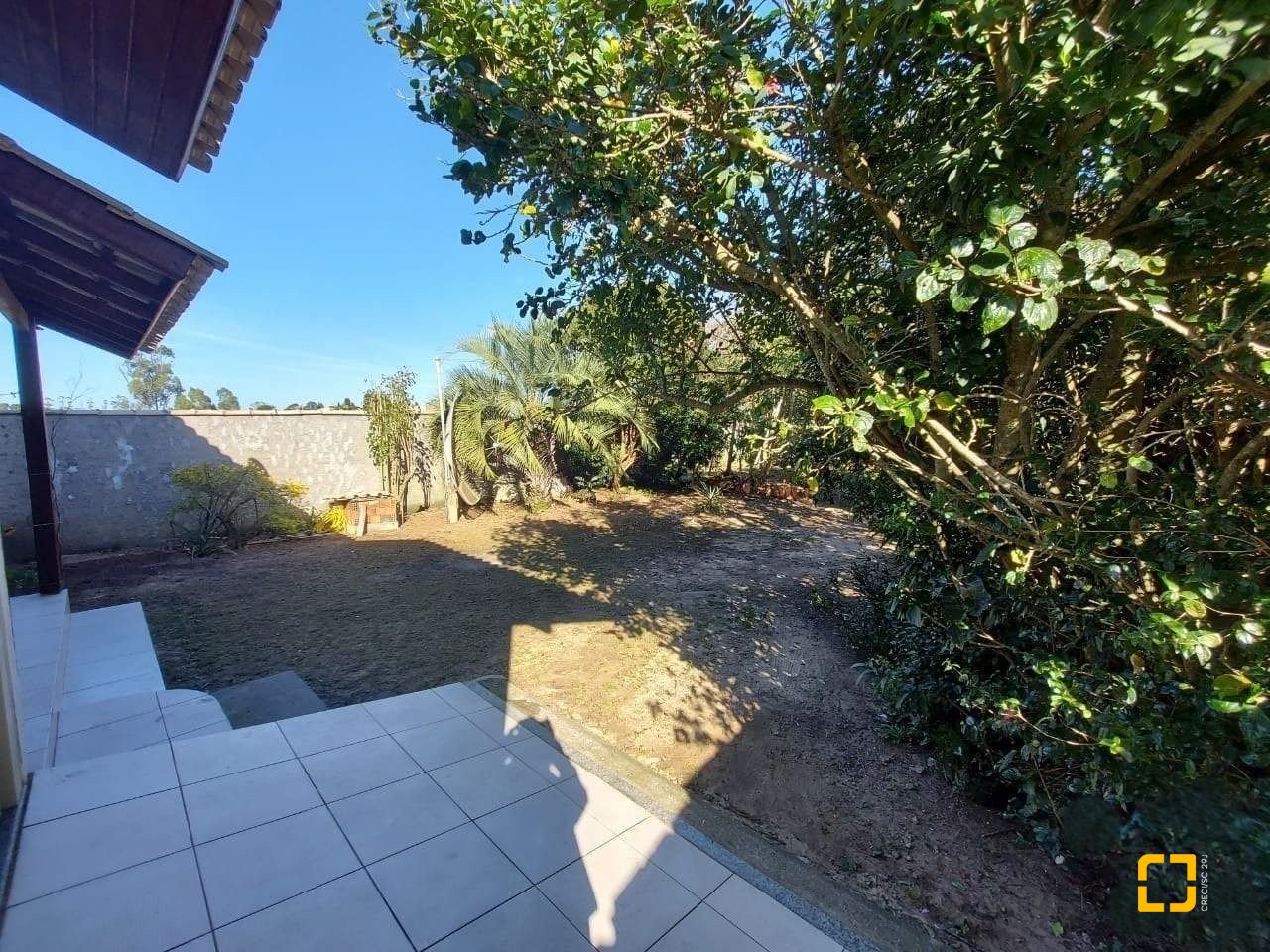 Casa com 131m², 2 quartos (sendo 1 suíte), 2 garagens, no bairro São João do Rio Vermelho em Florianópolis