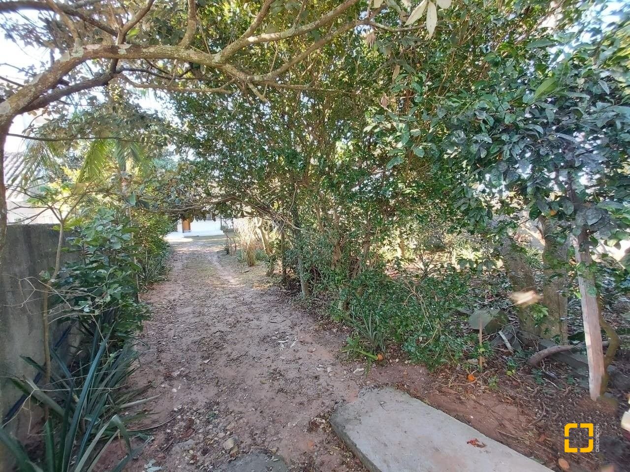Casa com 131m², 2 quartos (sendo 1 suíte), 2 garagens, no bairro São João do Rio Vermelho em Florianópolis