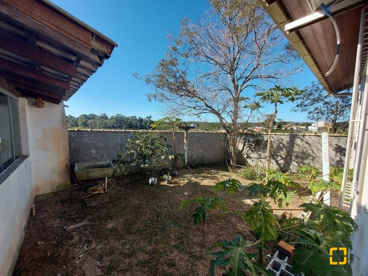 Casa com 131m², 2 quartos (sendo 1 suíte), 2 garagens, no bairro São João do Rio Vermelho em Florianópolis