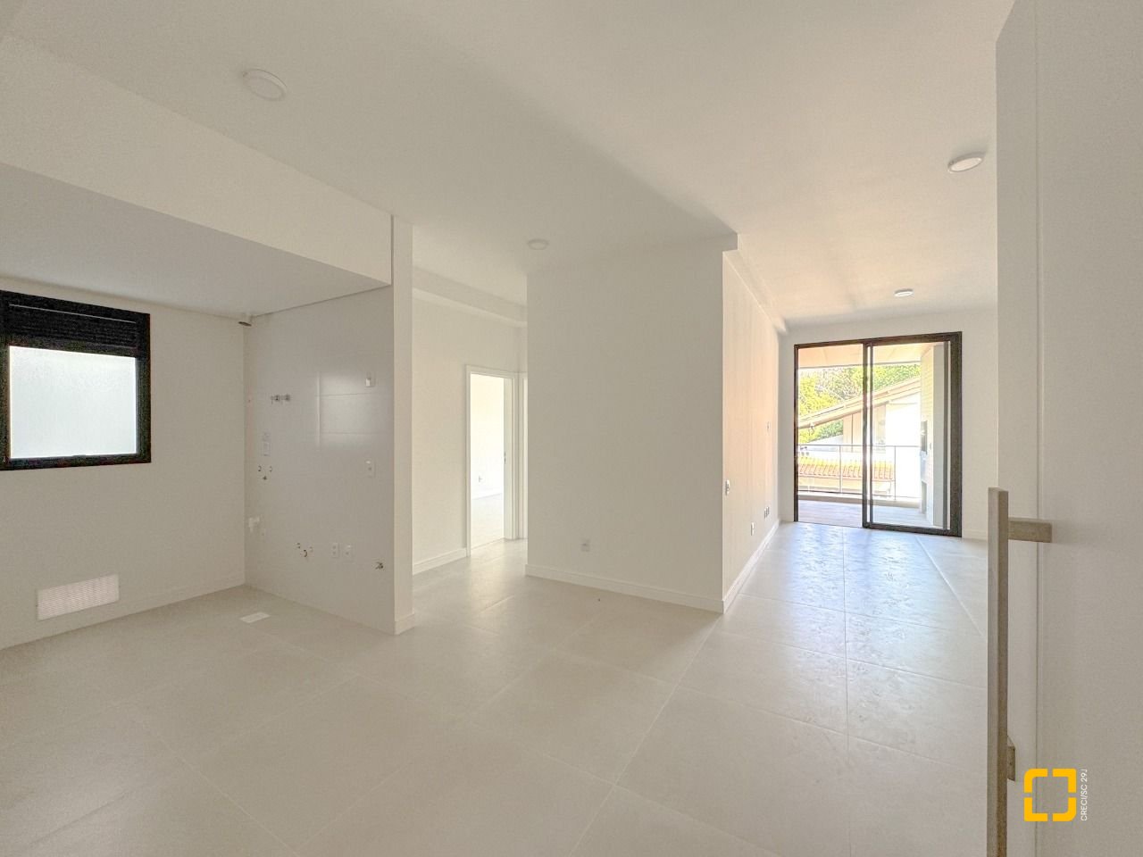 Apartamento com 96m², 2 quartos (sendo 2 suítes), 2 garagens, no bairro Santo Antônio de Lisboa em Florianópolis