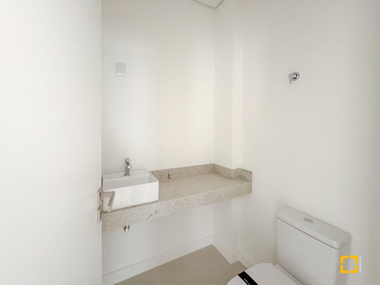 Apartamento com 96m², 2 quartos (sendo 2 suítes), 2 garagens, no bairro Santo Antônio de Lisboa em Florianópolis