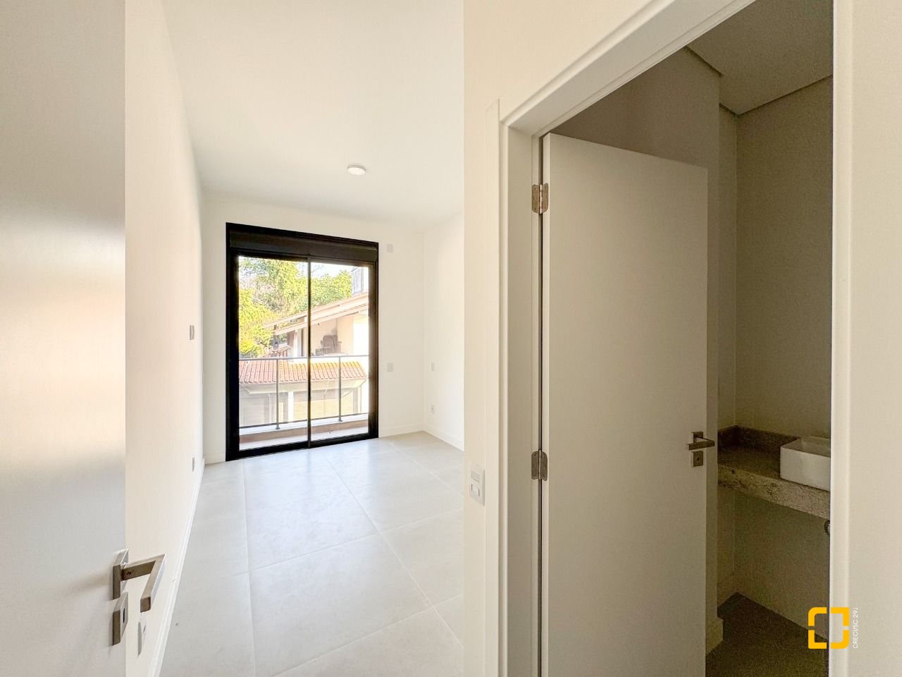Apartamento com 96m², 2 quartos (sendo 2 suítes), 2 garagens, no bairro Santo Antônio de Lisboa em Florianópolis