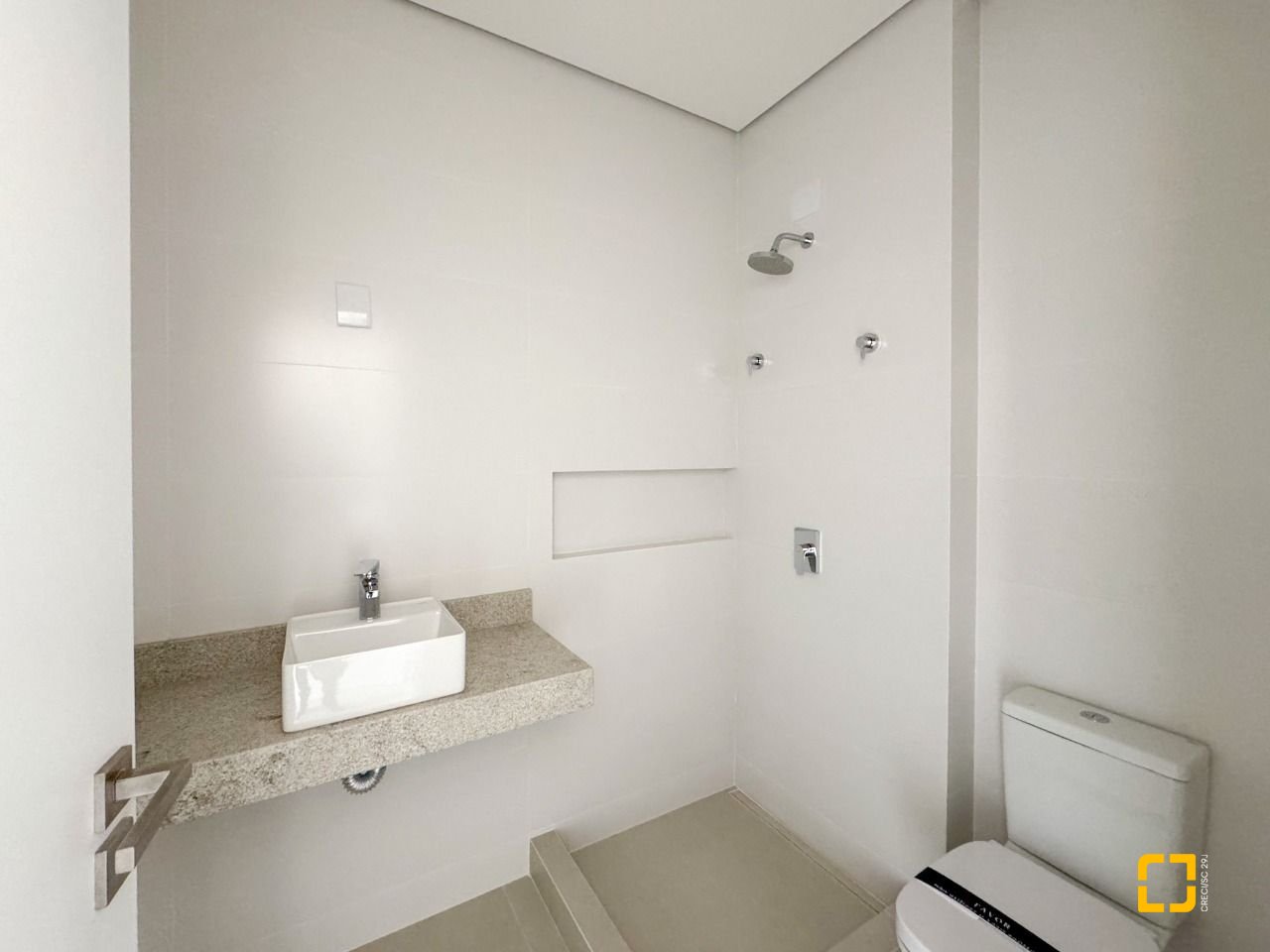 Apartamento com 96m², 2 quartos (sendo 2 suítes), 2 garagens, no bairro Santo Antônio de Lisboa em Florianópolis