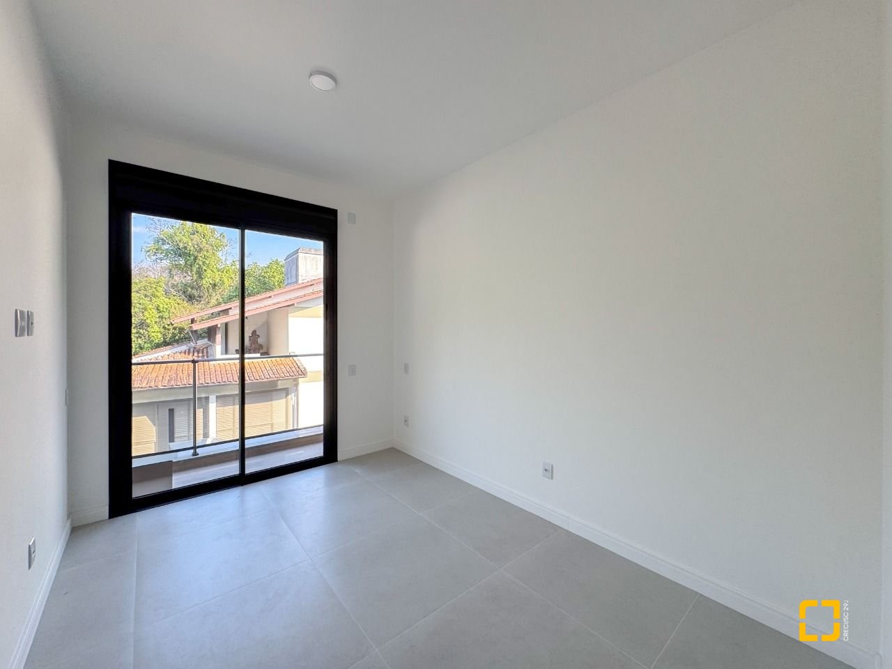 Apartamento com 96m², 2 quartos (sendo 2 suítes), 2 garagens, no bairro Santo Antônio de Lisboa em Florianópolis