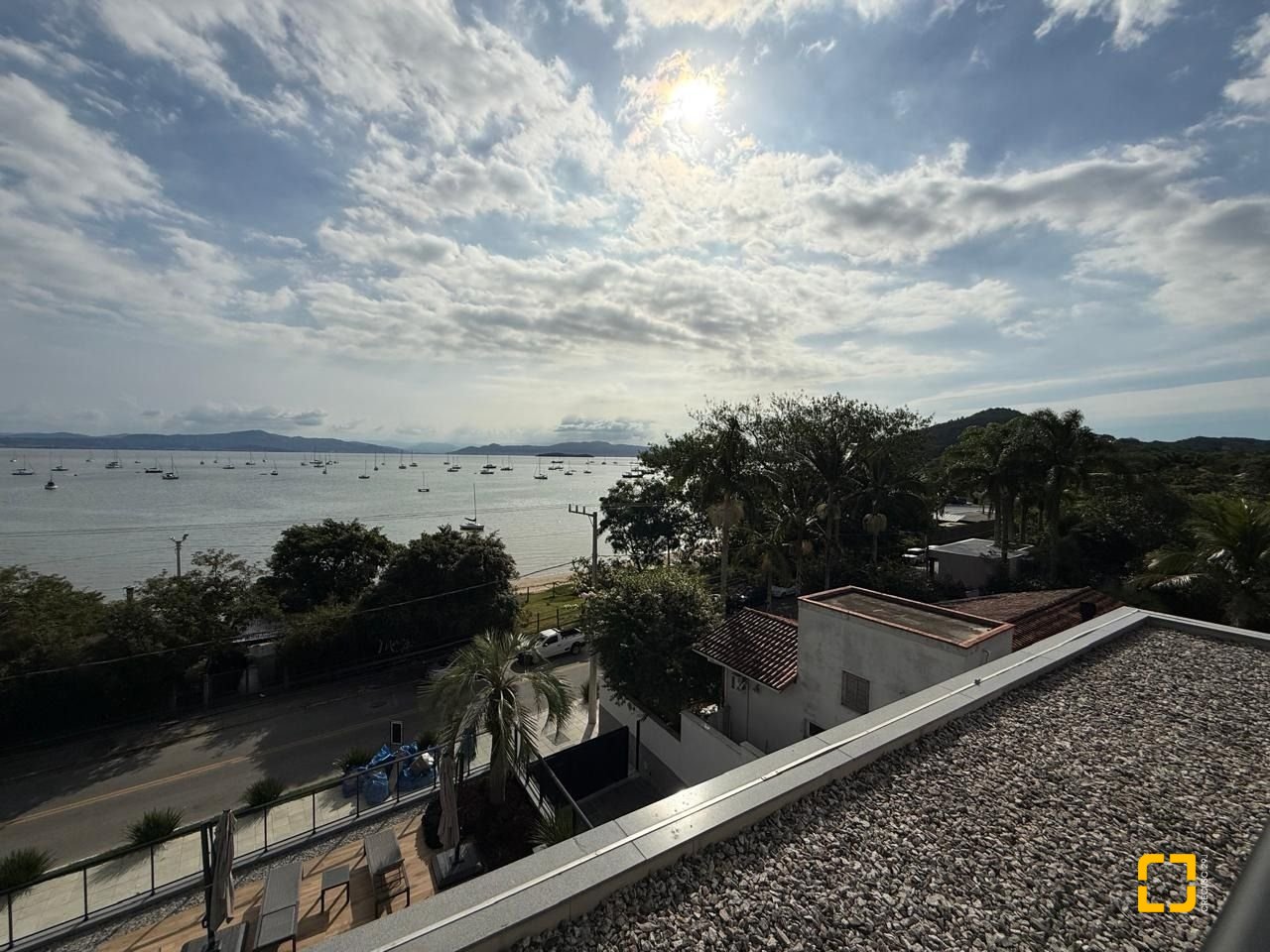Apartamento com 60m², 1 quarto (sendo 1 suíte), 2 garagens, no bairro Santo Antônio de Lisboa em Florianópolis