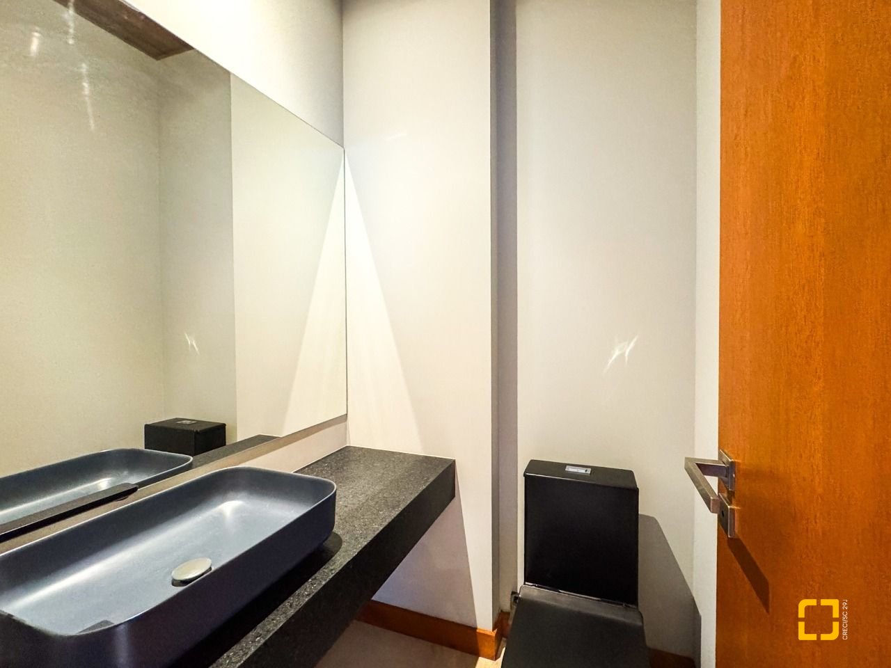 Casa com 607m², 8 quartos (sendo 4 suítes), 6 garagens, no bairro Lagoa da Conceição em Florianópolis