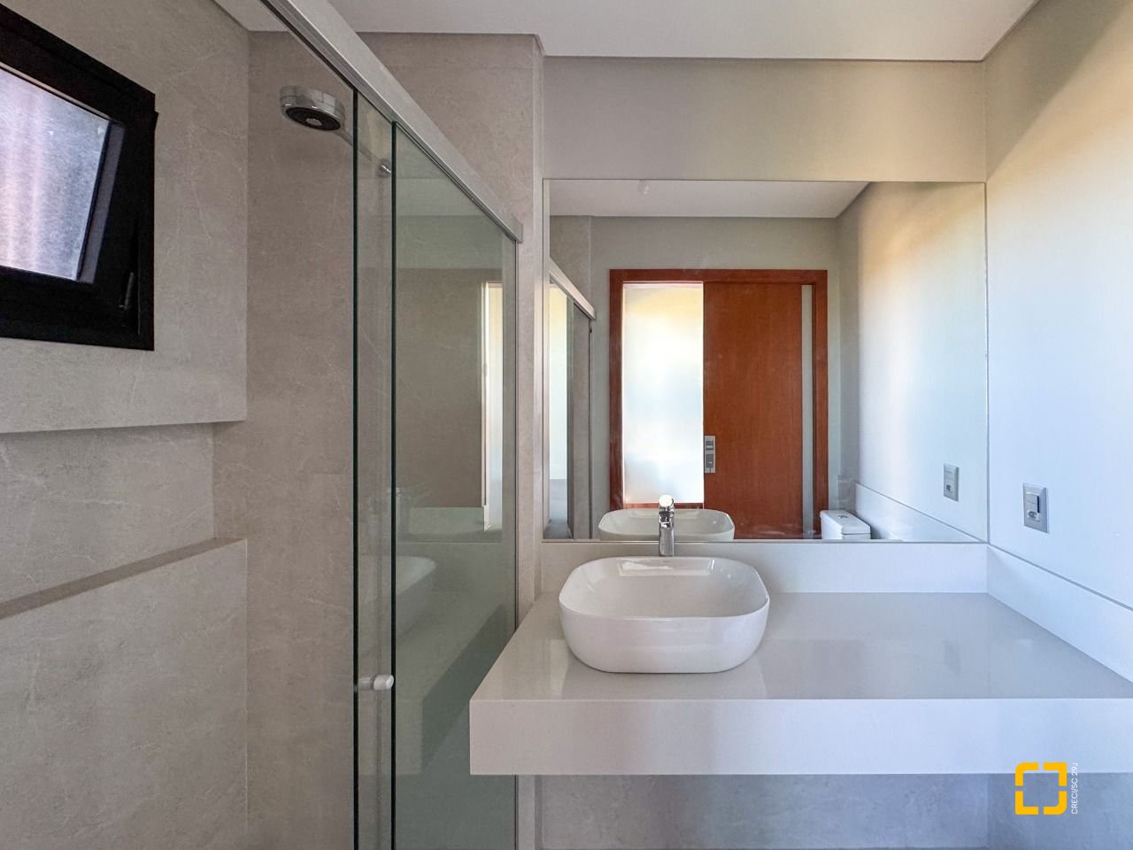Casa com 607m², 8 quartos (sendo 4 suítes), 6 garagens, no bairro Lagoa da Conceição em Florianópolis
