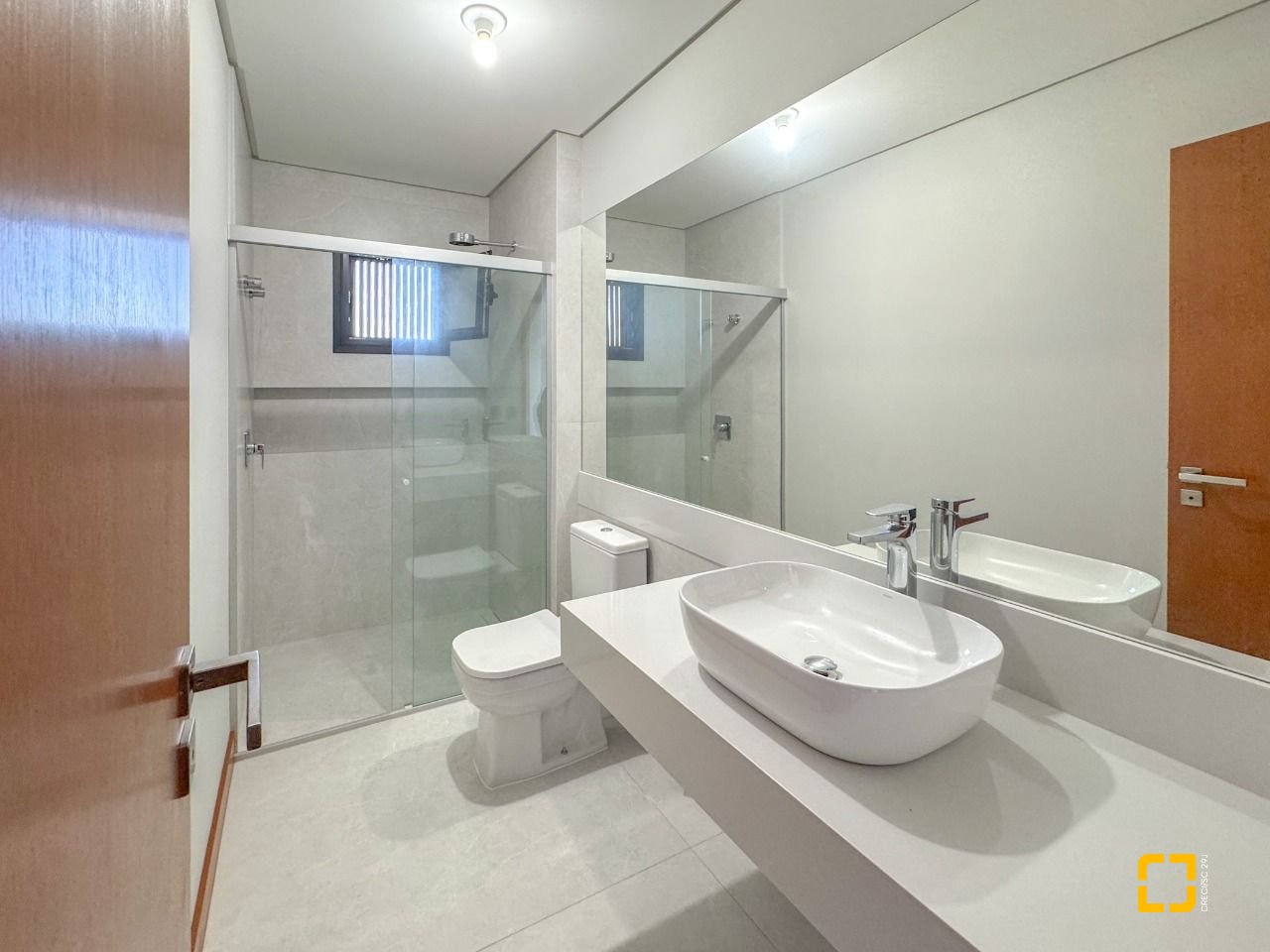 Casa com 607m², 8 quartos (sendo 4 suítes), 6 garagens, no bairro Lagoa da Conceição em Florianópolis