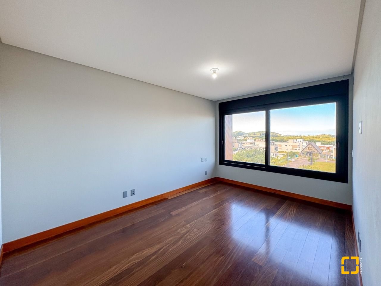 Casa com 607m², 8 quartos (sendo 4 suítes), 6 garagens, no bairro Lagoa da Conceição em Florianópolis