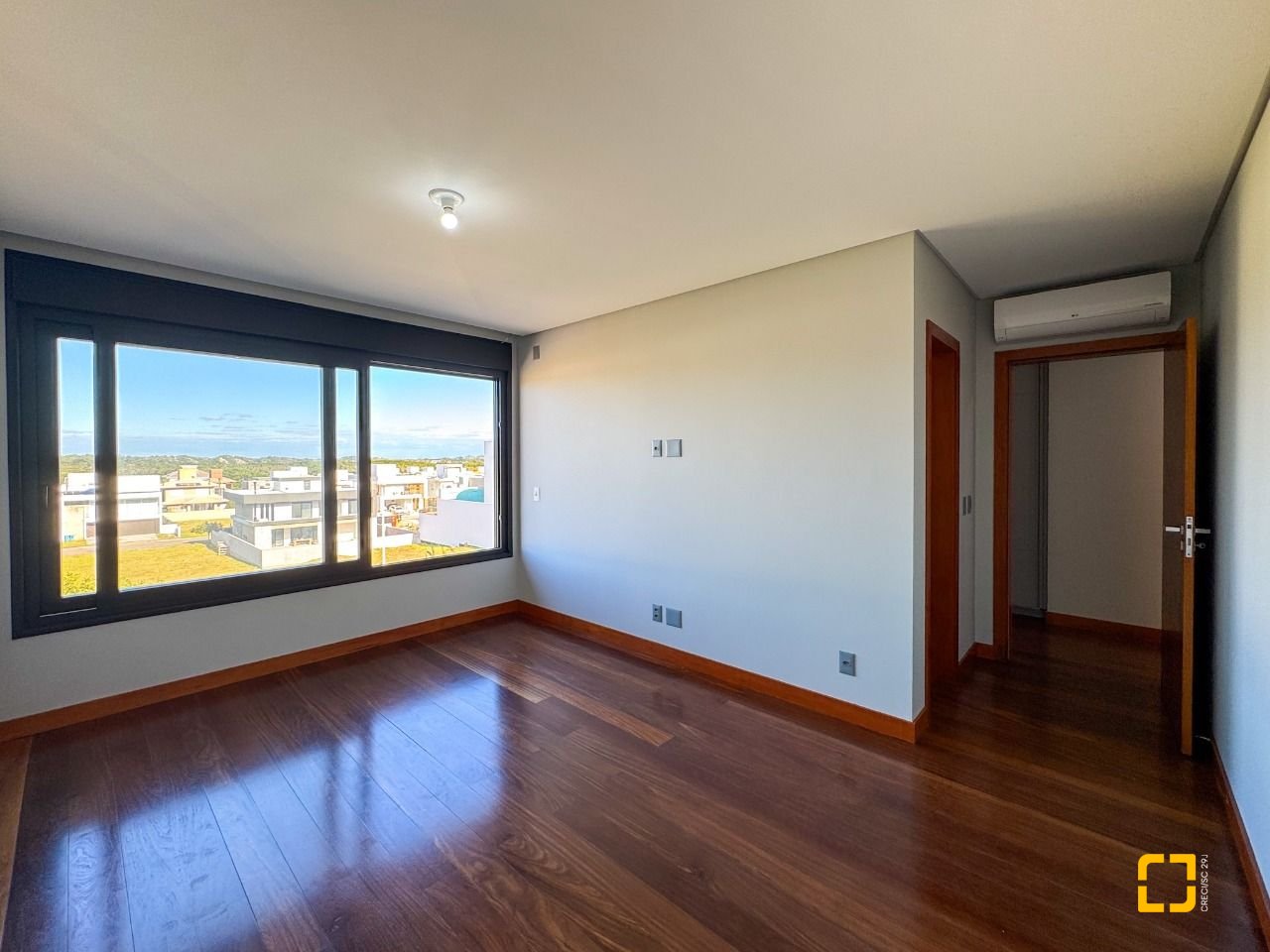 Casa com 607m², 8 quartos (sendo 4 suítes), 6 garagens, no bairro Lagoa da Conceição em Florianópolis