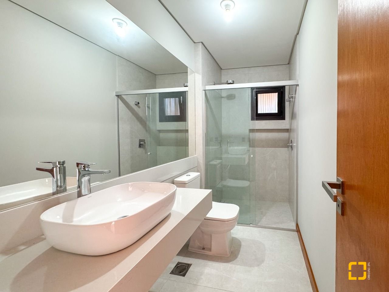 Casa com 607m², 8 quartos (sendo 4 suítes), 6 garagens, no bairro Lagoa da Conceição em Florianópolis