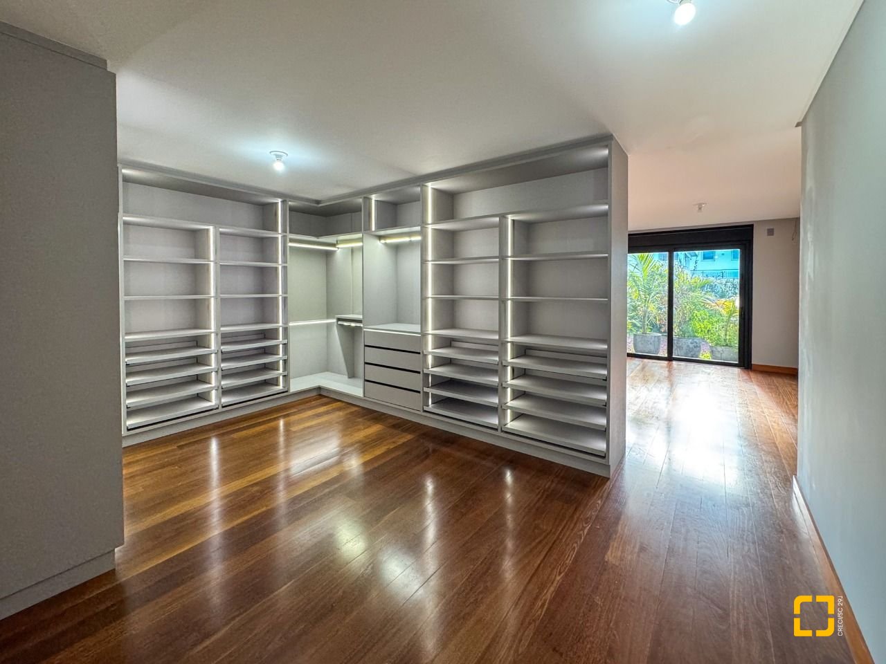 Casa com 607m², 8 quartos (sendo 4 suítes), 6 garagens, no bairro Lagoa da Conceição em Florianópolis