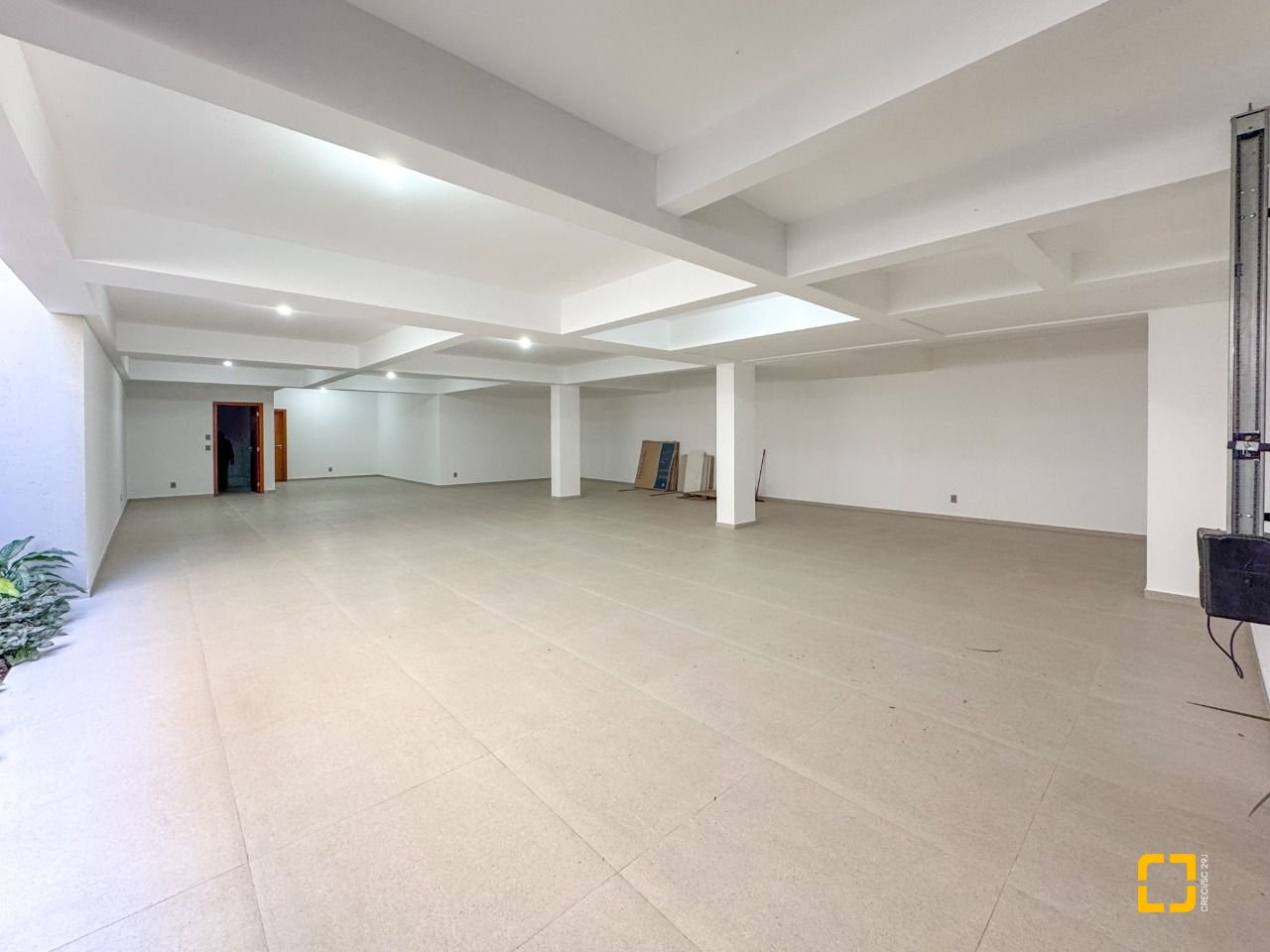 Casa com 607m², 8 quartos (sendo 4 suítes), 6 garagens, no bairro Lagoa da Conceição em Florianópolis
