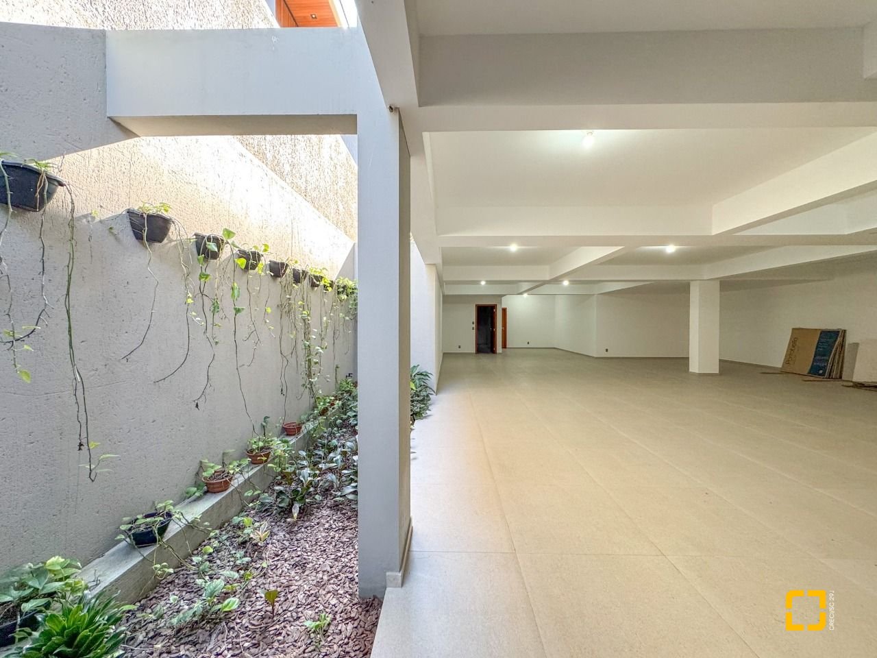 Casa com 607m², 8 quartos (sendo 4 suítes), 6 garagens, no bairro Lagoa da Conceição em Florianópolis