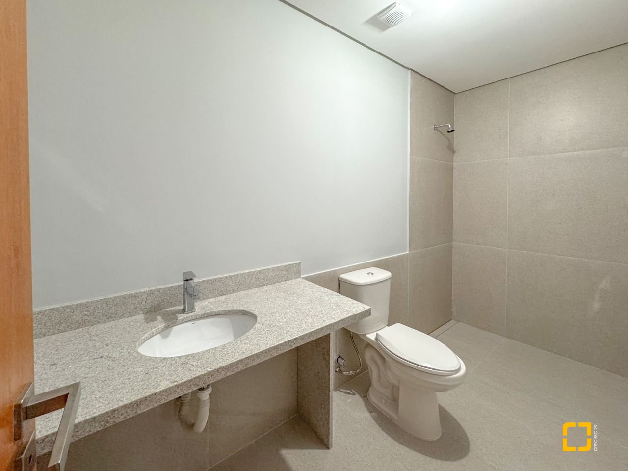 Casa com 607m², 8 quartos (sendo 4 suítes), 6 garagens, no bairro Lagoa da Conceição em Florianópolis