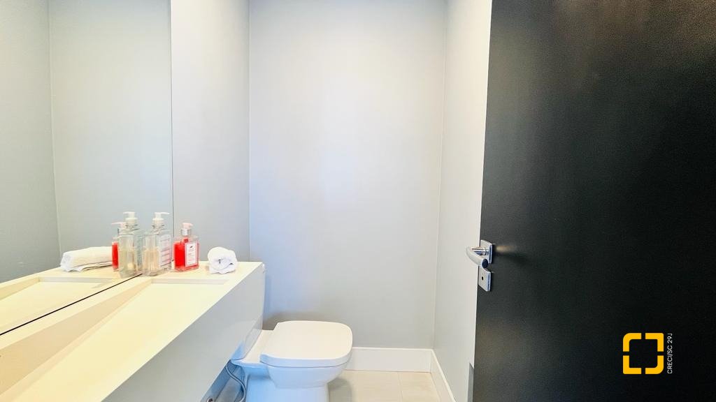 Casa com 285m², 4 quartos (sendo 2 suítes), 2 garagens, no bairro Trindade em Florianópolis