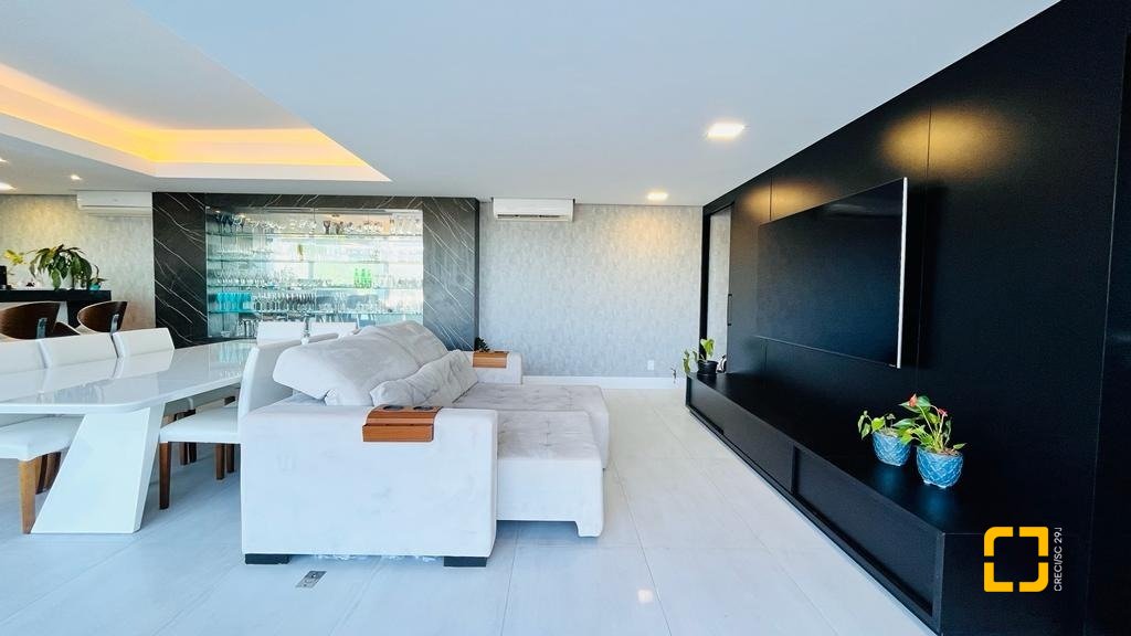 Casa com 285m², 4 quartos (sendo 2 suítes), 2 garagens, no bairro Trindade em Florianópolis