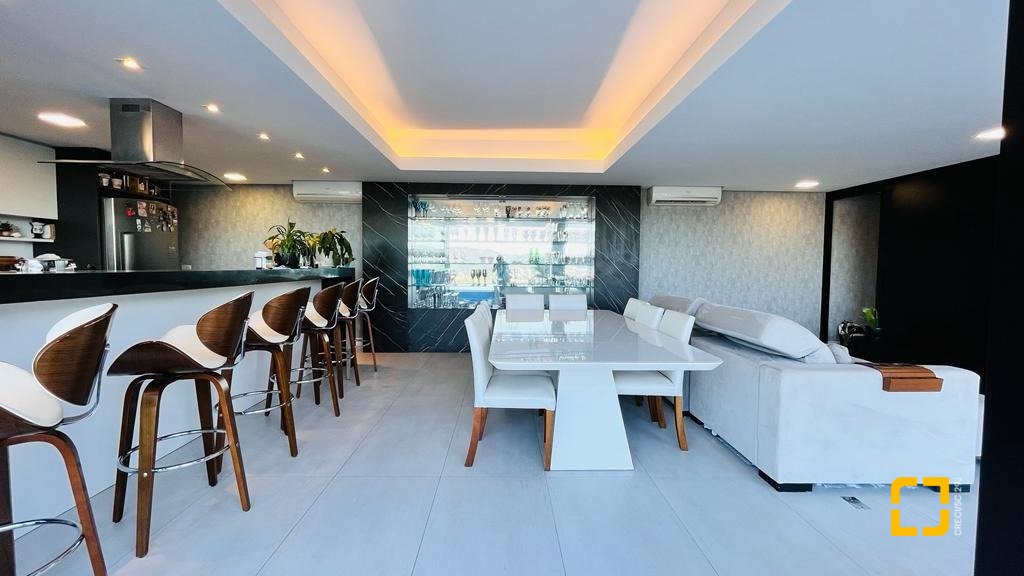 Casa com 285m², 4 quartos (sendo 2 suítes), 2 garagens, no bairro Trindade em Florianópolis