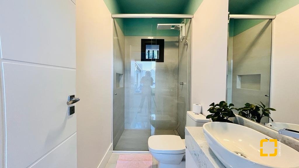 Casa com 285m², 4 quartos (sendo 2 suítes), 2 garagens, no bairro Trindade em Florianópolis