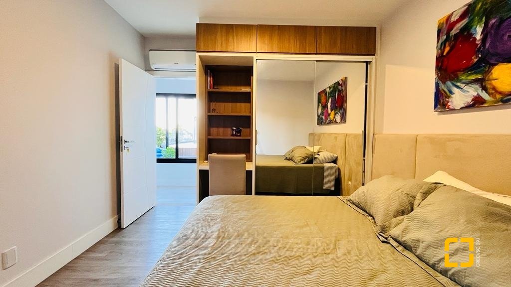 Casa com 285m², 4 quartos (sendo 2 suítes), 2 garagens, no bairro Trindade em Florianópolis