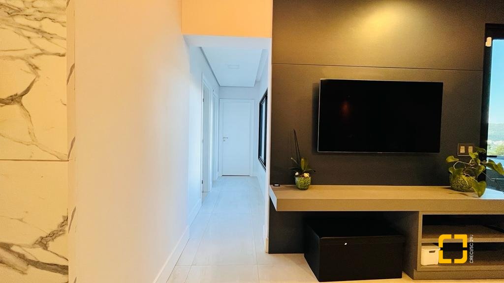 Casa com 285m², 4 quartos (sendo 2 suítes), 2 garagens, no bairro Trindade em Florianópolis