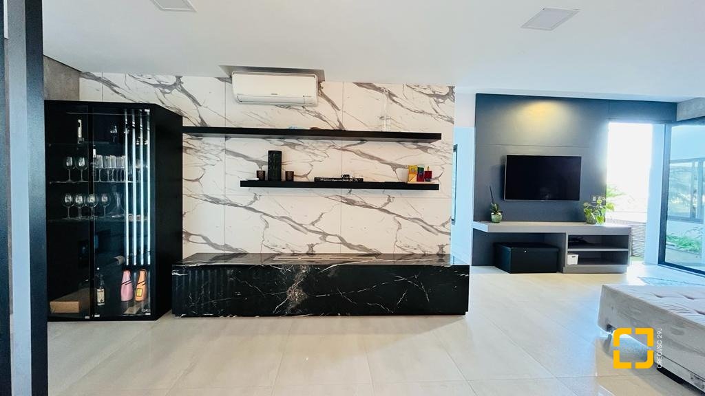 Casa com 285m², 4 quartos (sendo 2 suítes), 2 garagens, no bairro Trindade em Florianópolis