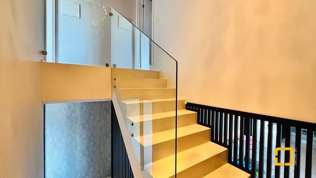Casa com 285m², 4 quartos (sendo 2 suítes), 2 garagens, no bairro Trindade em Florianópolis