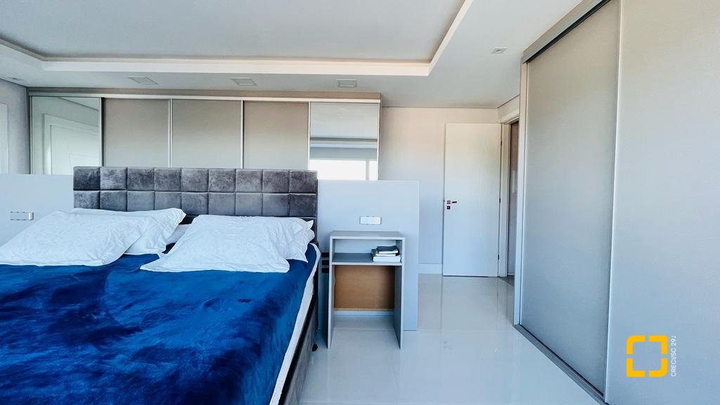 Casa com 285m², 4 quartos (sendo 2 suítes), 2 garagens, no bairro Trindade em Florianópolis