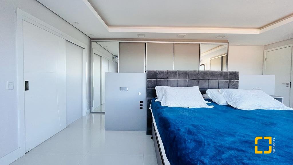 Casa com 285m², 4 quartos (sendo 2 suítes), 2 garagens, no bairro Trindade em Florianópolis