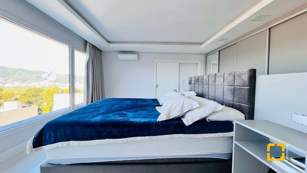 Casa com 285m², 4 quartos (sendo 2 suítes), 2 garagens, no bairro Trindade em Florianópolis
