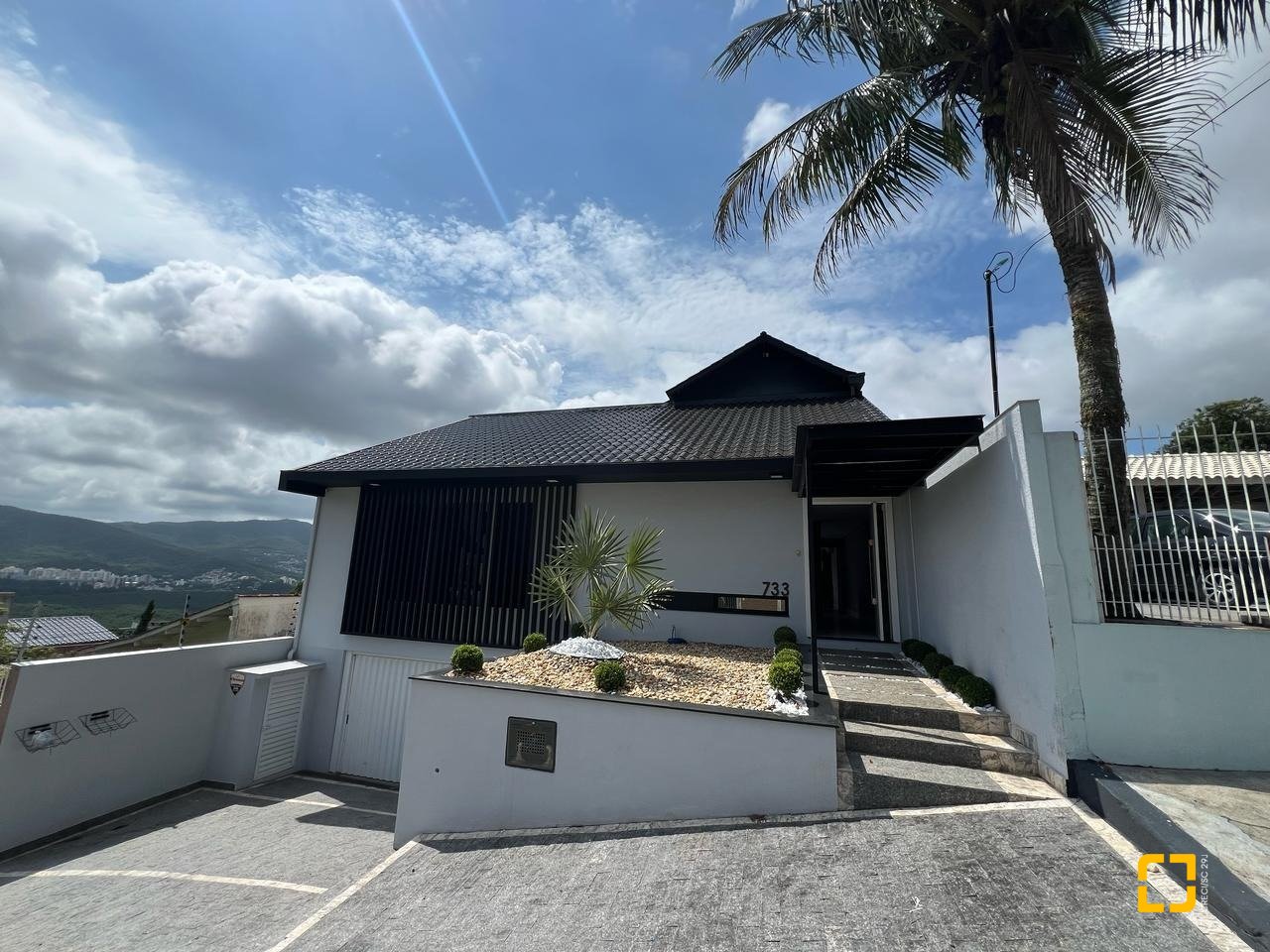 Casa com 285m², 4 quartos (sendo 2 suítes), 2 garagens, no bairro Trindade em Florianópolis
