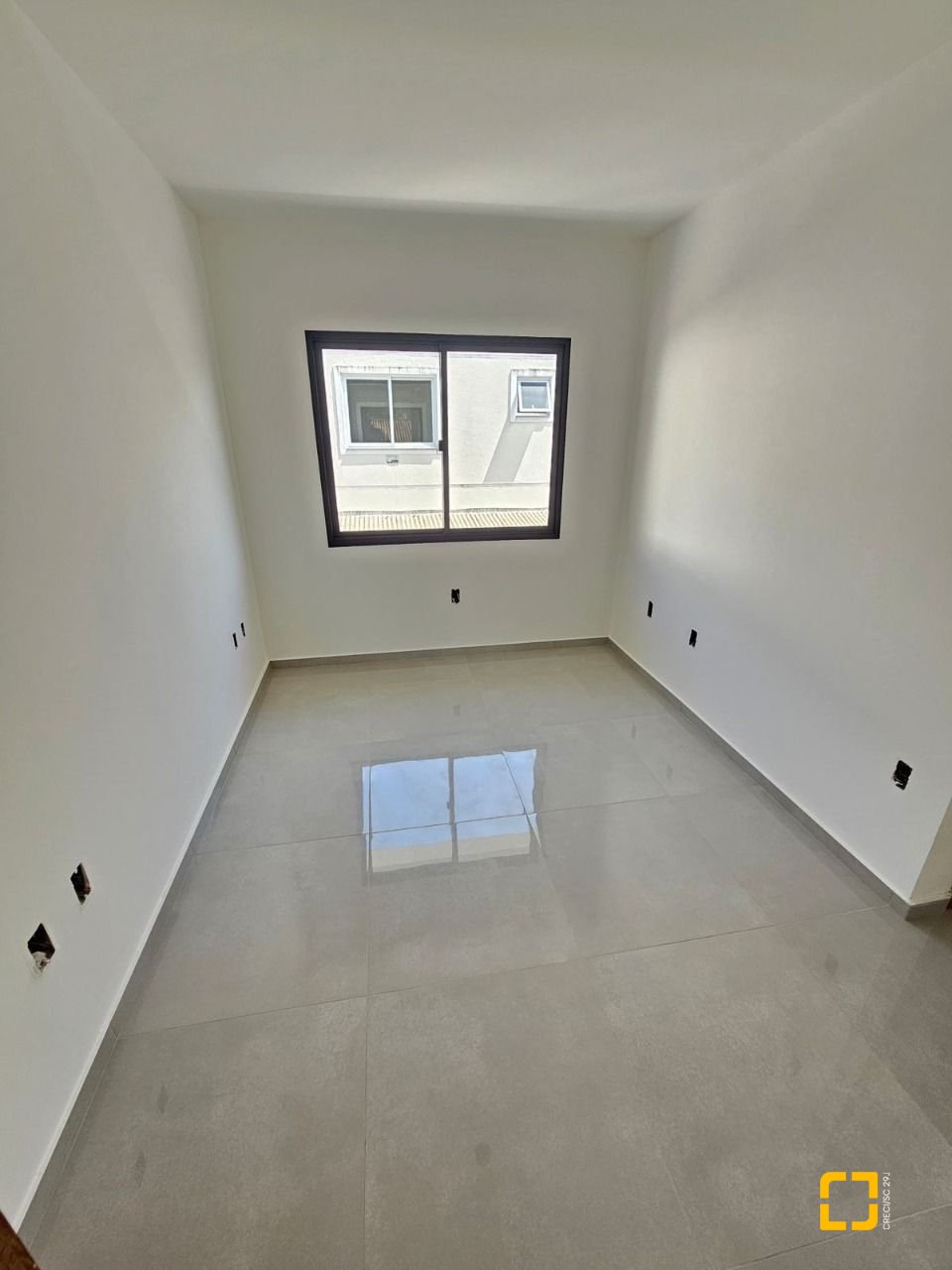 Casa com 84m², 2 quartos (sendo 2 suítes), 1 garagem, no bairro Centro em Palhoça