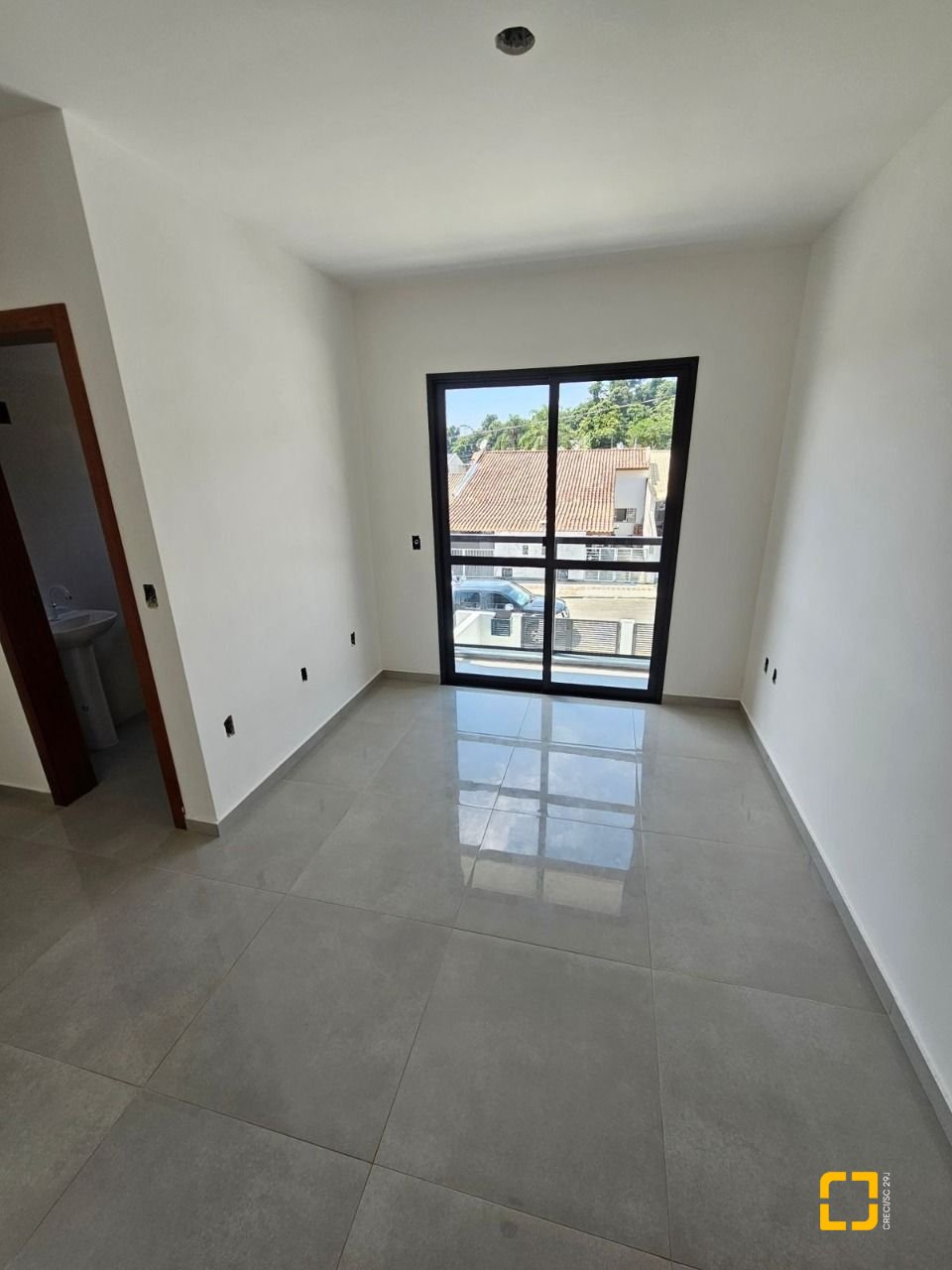 Casa com 84m², 2 quartos (sendo 2 suítes), 1 garagem, no bairro Centro em Palhoça