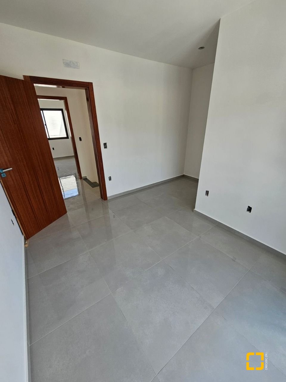 Casa com 84m², 2 quartos (sendo 2 suítes), 1 garagem, no bairro Centro em Palhoça