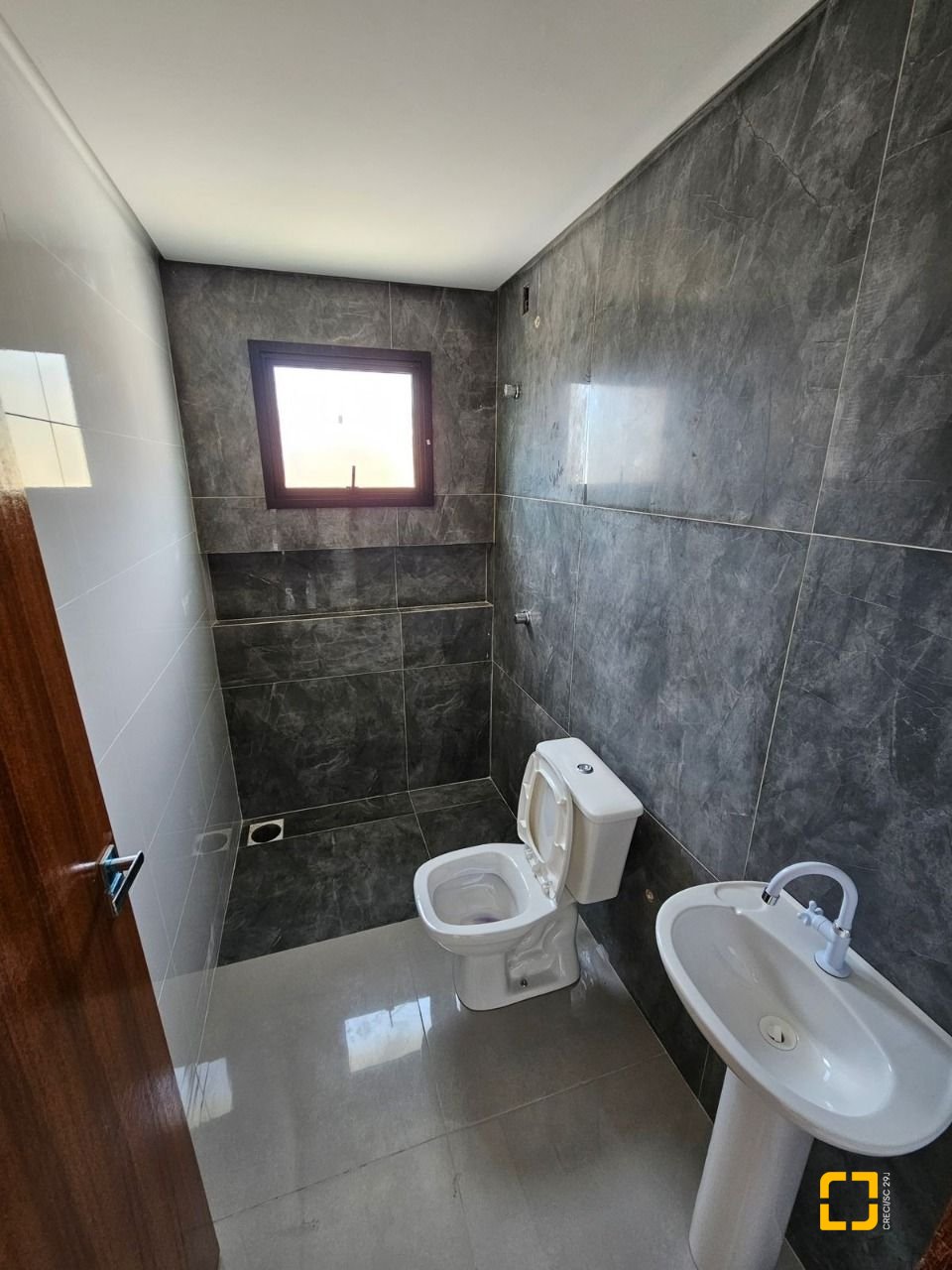 Casa com 84m², 2 quartos (sendo 2 suítes), 1 garagem, no bairro Centro em Palhoça
