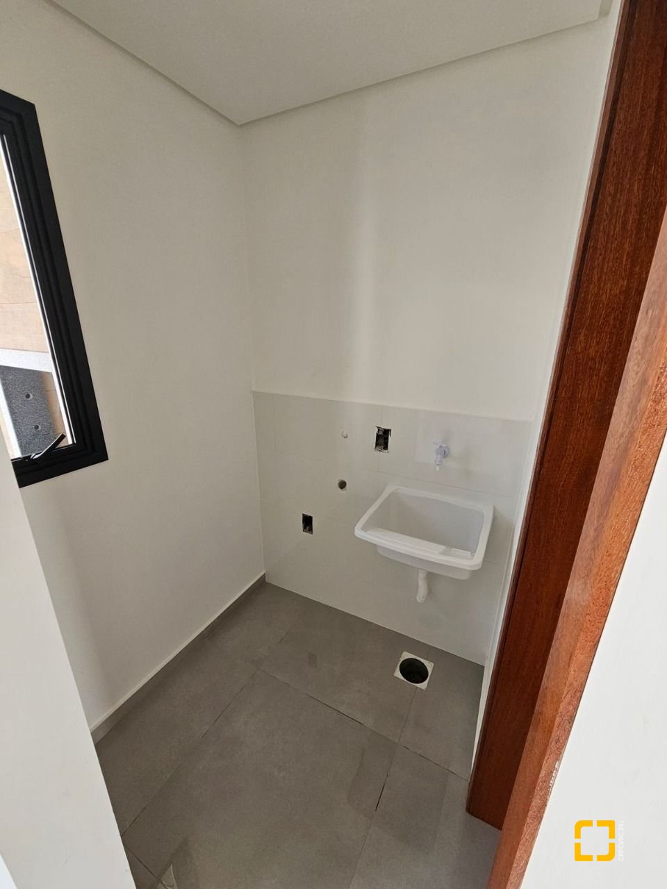 Casa com 84m², 2 quartos (sendo 2 suítes), 1 garagem, no bairro Centro em Palhoça