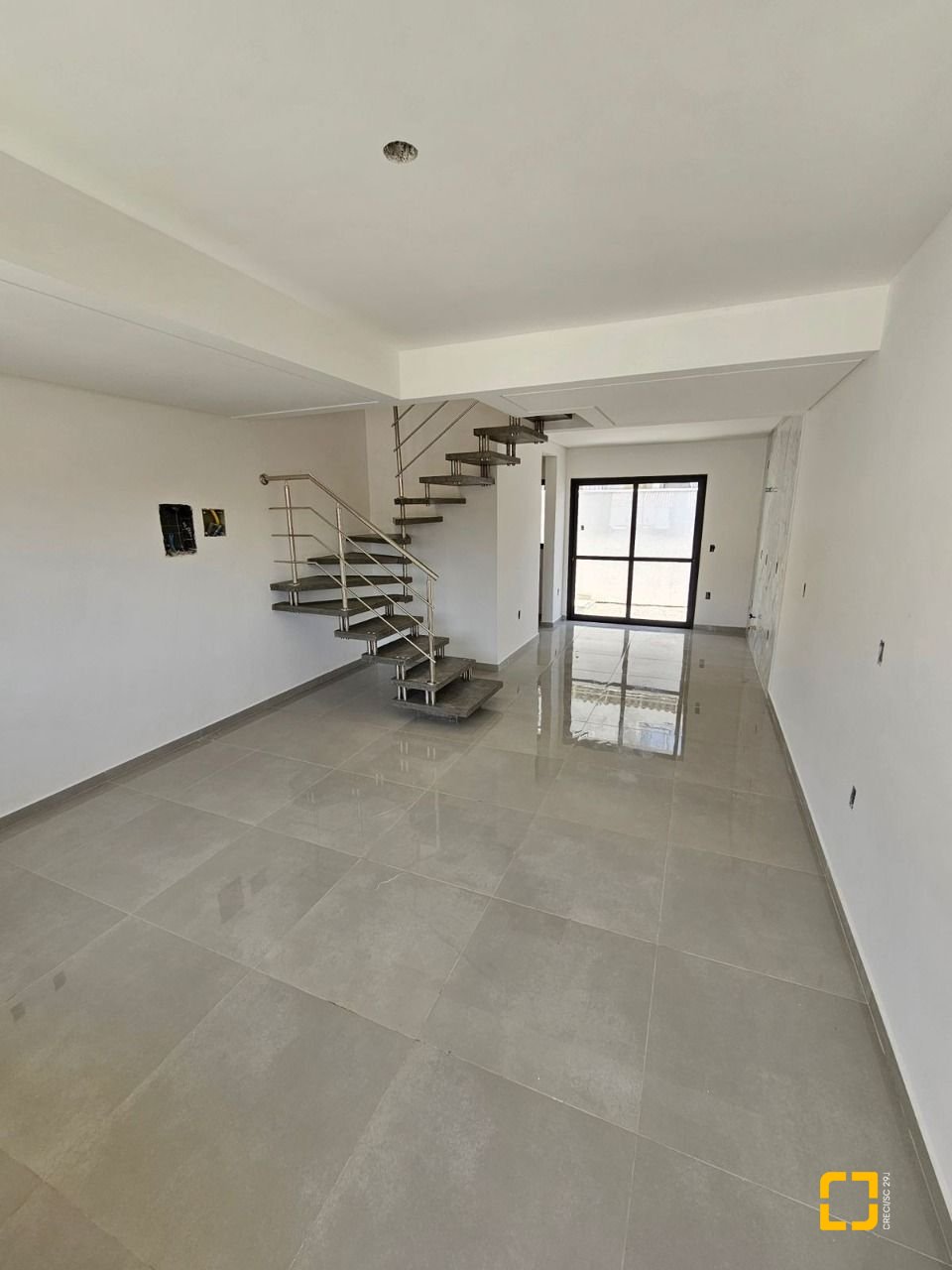 Casa com 84m², 2 quartos (sendo 2 suítes), 1 garagem, no bairro Centro em Palhoça