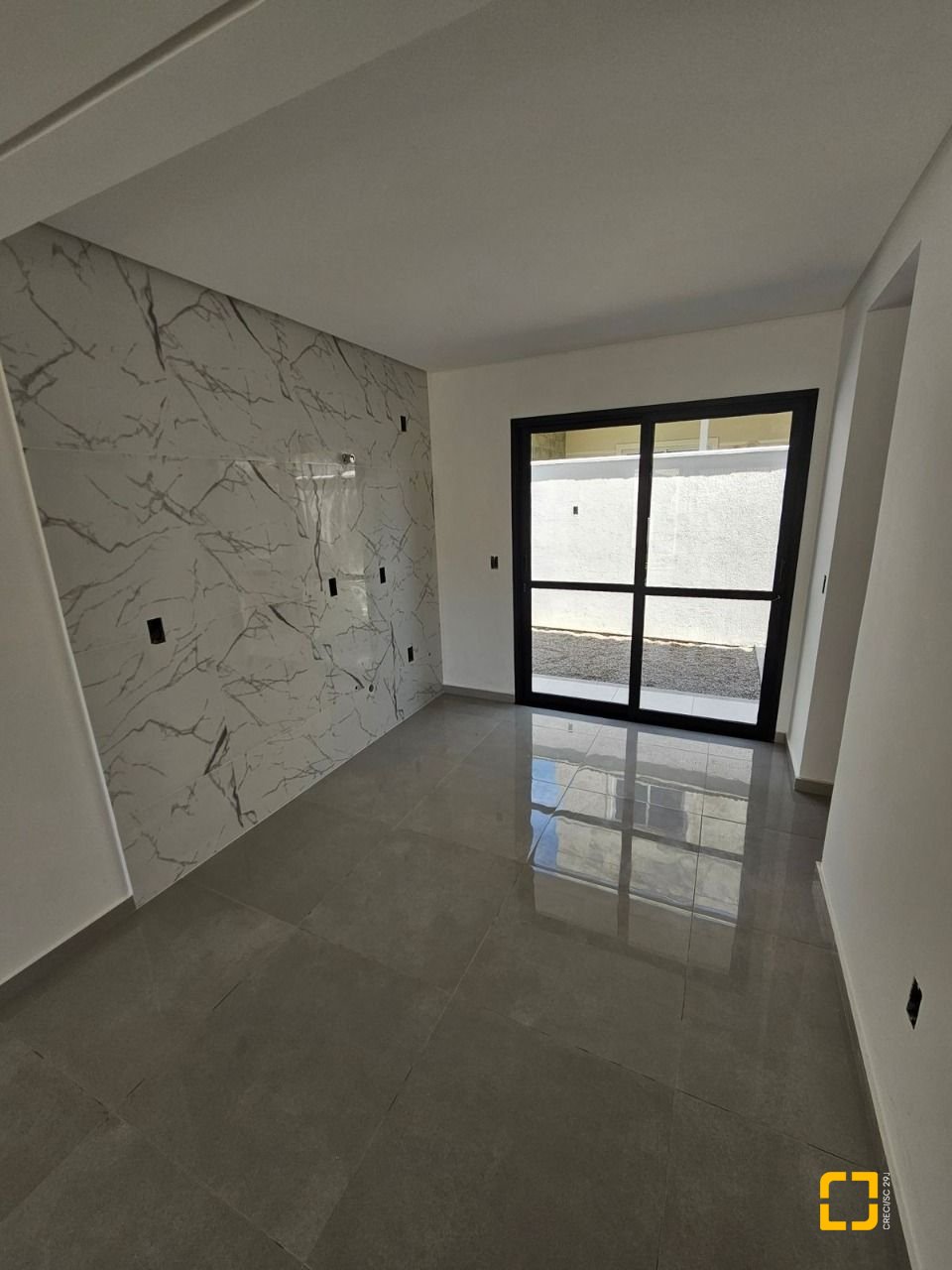 Casa com 84m², 2 quartos (sendo 2 suítes), 1 garagem, no bairro Centro em Palhoça