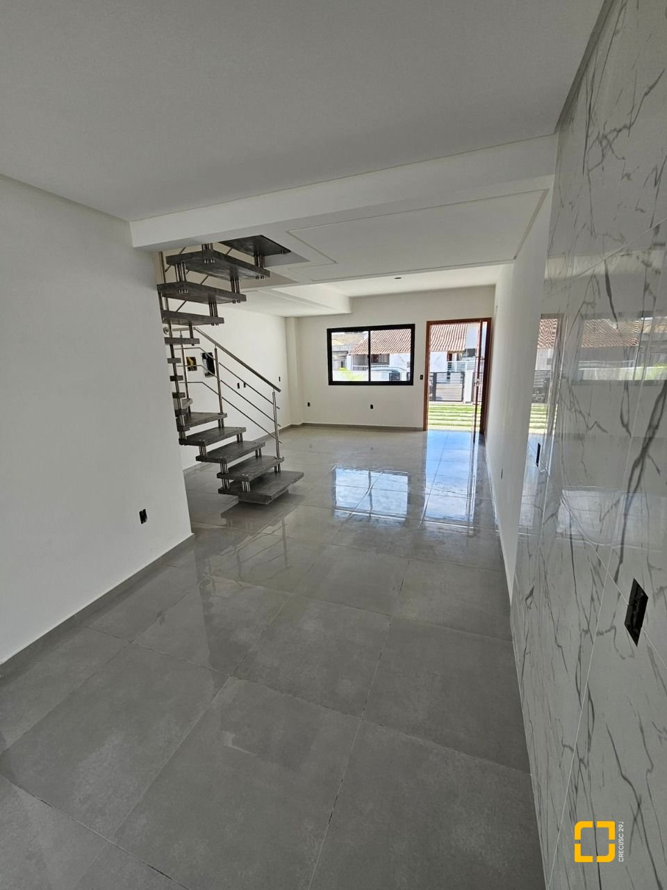 Casa com 84m², 2 quartos (sendo 2 suítes), 1 garagem, no bairro Centro em Palhoça