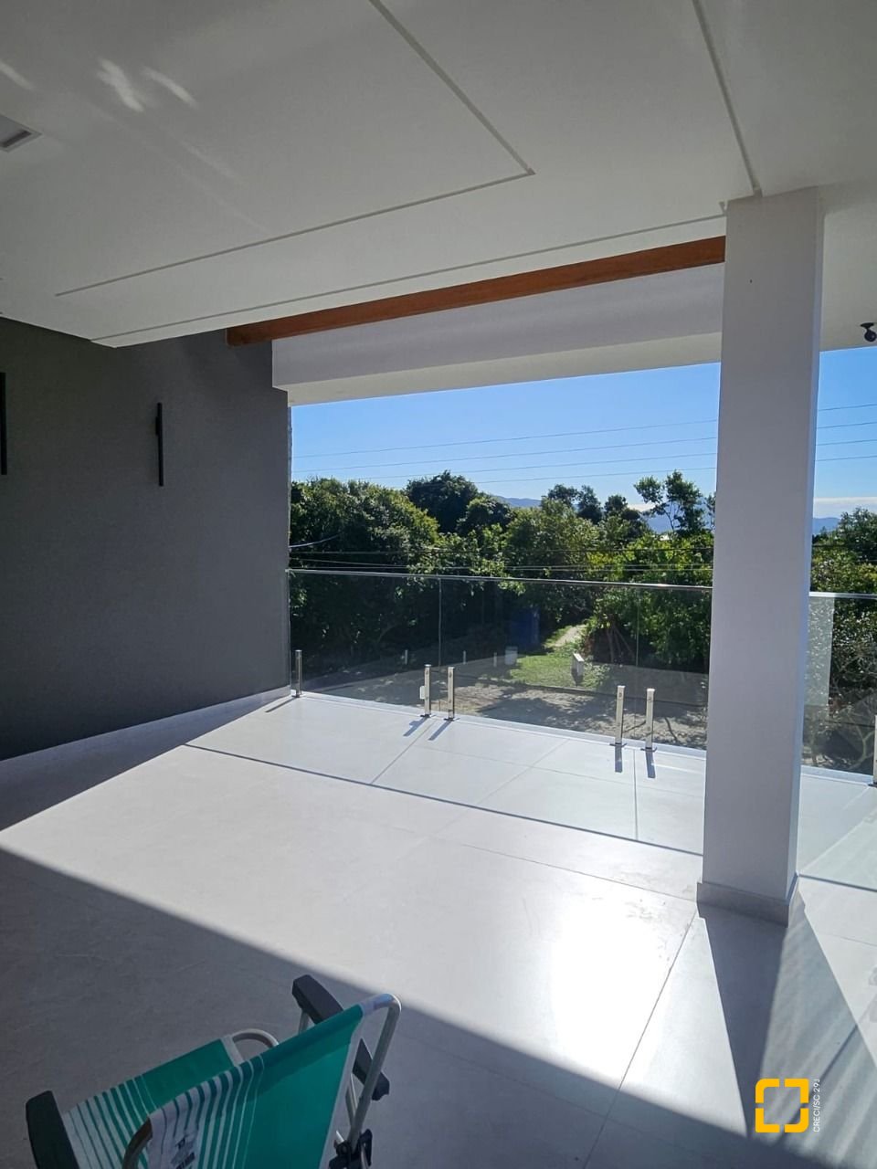 Casa com 310m², 5 quartos (sendo 3 suítes), 2 garagens, no bairro Daniela em Florianópolis