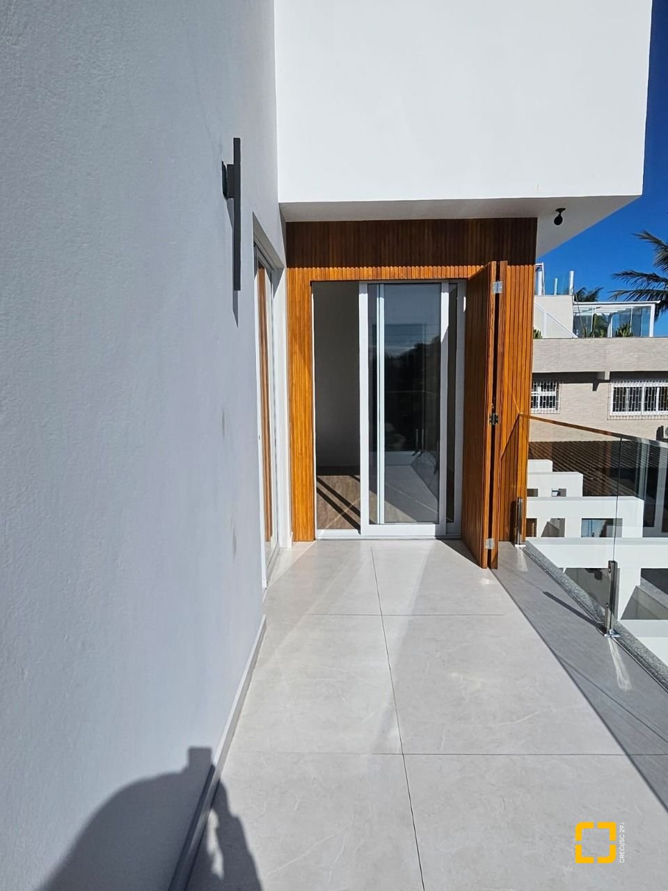 Casa com 310m², 5 quartos (sendo 3 suítes), 2 garagens, no bairro Daniela em Florianópolis