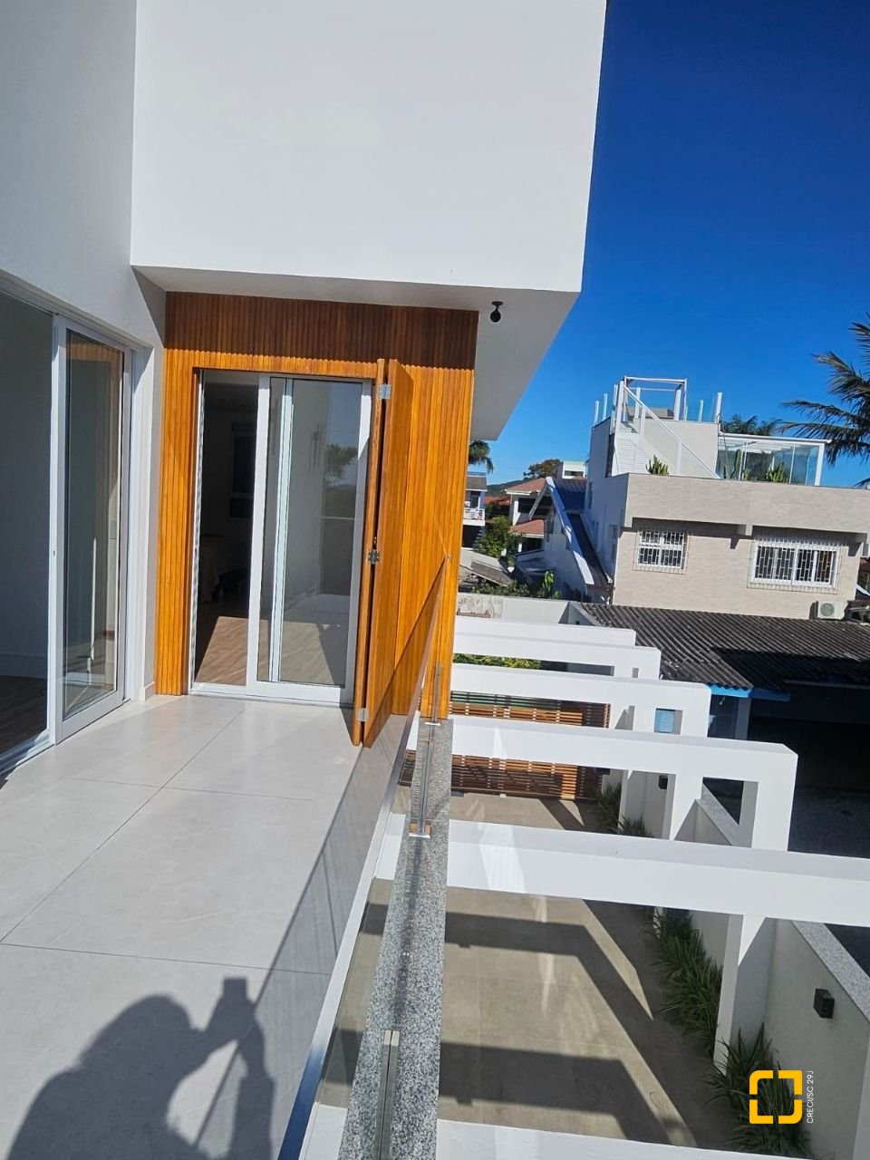Casa com 310m², 5 quartos (sendo 3 suítes), 2 garagens, no bairro Daniela em Florianópolis