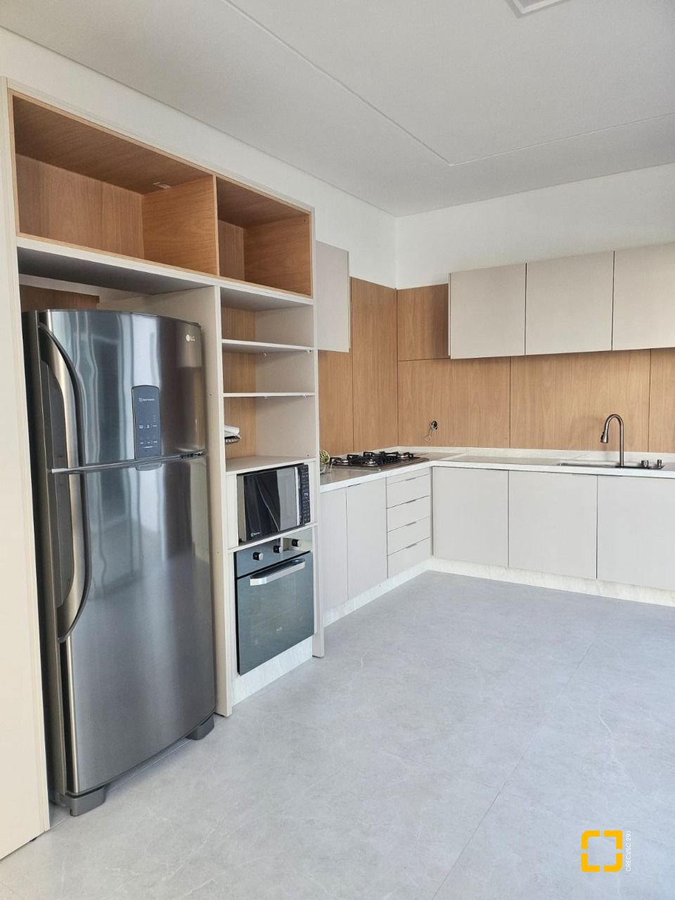 Casa com 310m², 5 quartos (sendo 3 suítes), 2 garagens, no bairro Daniela em Florianópolis