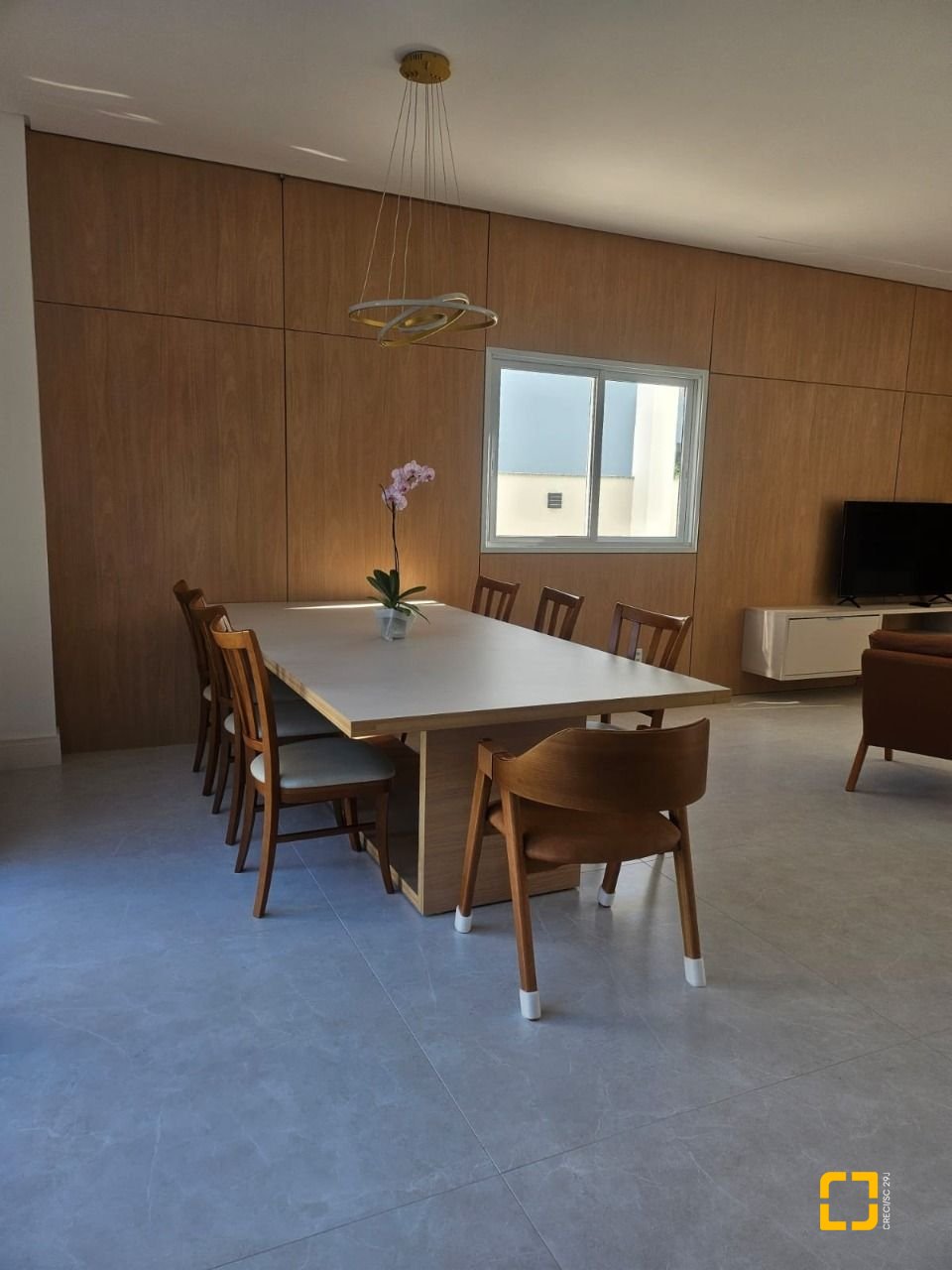 Casa com 310m², 5 quartos (sendo 3 suítes), 2 garagens, no bairro Daniela em Florianópolis