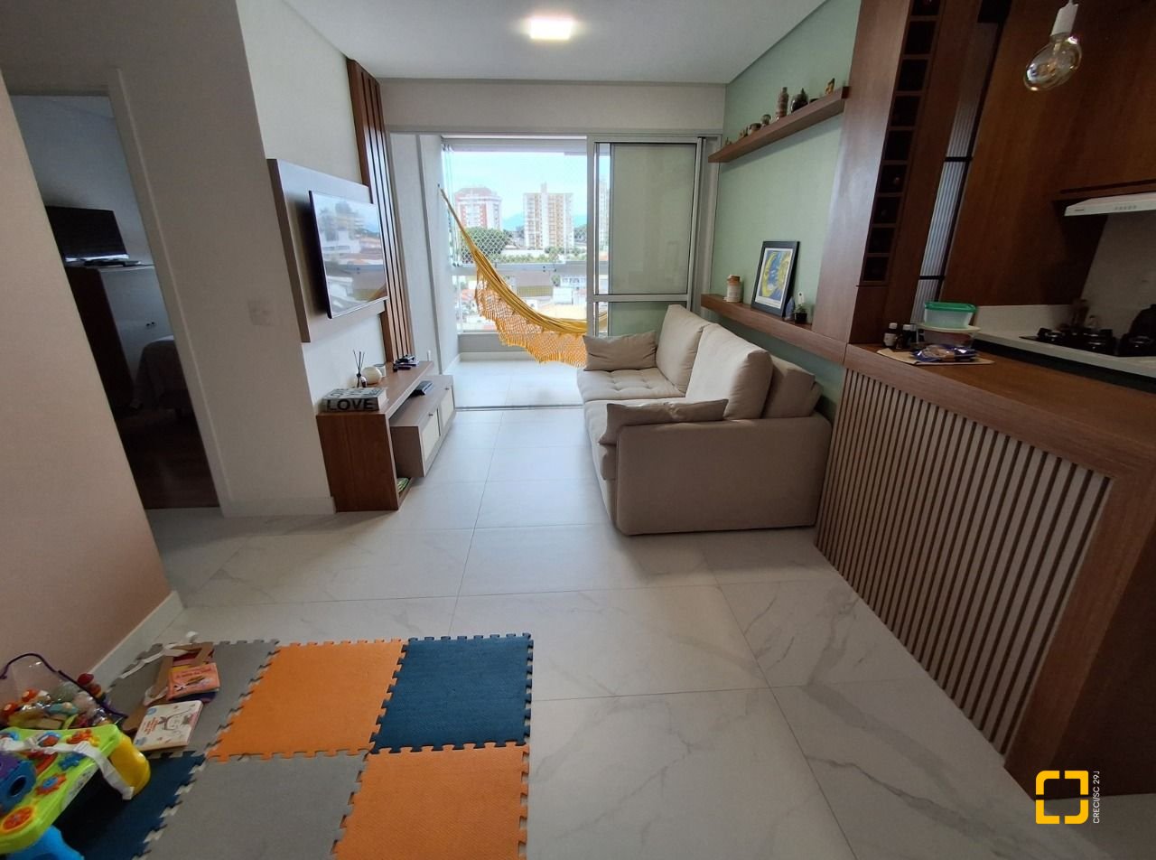 Apartamento com 96m², 5 quartos (sendo 2 suítes), 2 garagens, no bairro Estreito em Florianópolis