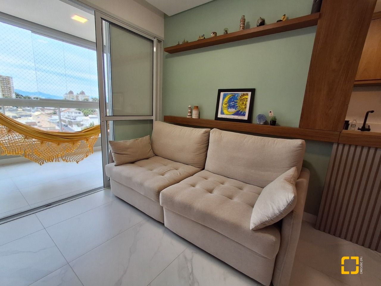 Apartamento com 96m², 5 quartos (sendo 2 suítes), 2 garagens, no bairro Estreito em Florianópolis