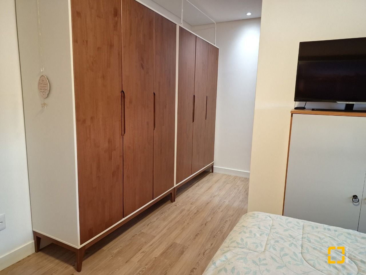 Apartamento com 96m², 5 quartos (sendo 2 suítes), 2 garagens, no bairro Estreito em Florianópolis